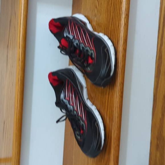 Fila men's running shoes size 11 black and red - Picture 3 of 8